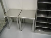 V2A-Hocker Reinraum Loemat